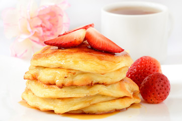 Cheese pancakes and strawberries