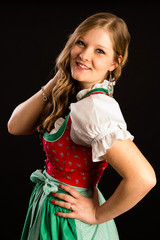 Frau in bayerischem Dirndl