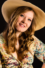 Junge Frau im Sommerlook