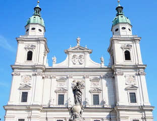 Fototapeta na wymiar Salzburger Dom; Optical Illusion: Mary is Crowned
