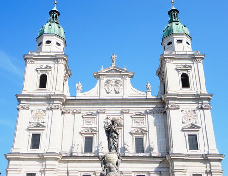 Salzburger Dom; Optical Illusion: Mary is Crowned