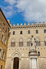 Siena, Piazza Salimbeni