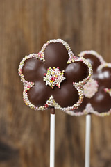 Chocolate cake pops in flower shape