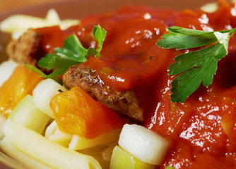  pasta with tomato beef sauce