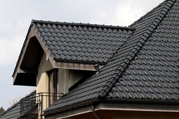 dach w kolorze czarnym