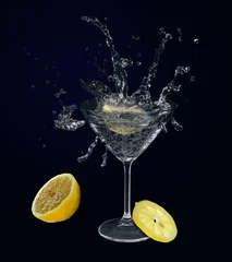 Keuken spatwand met foto Citroen in martini glas. © snyfer