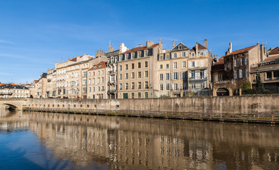 Fototapeta na wymiar Widok miasta Metz na rzece Mozeli - Lotaryngia, Francja