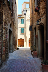 Fototapeta na wymiar włoski old street. Toskania