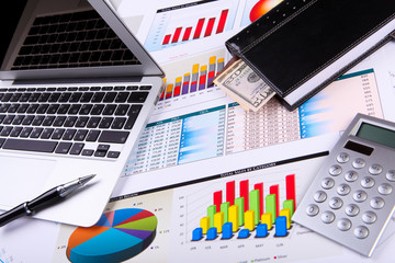 Obraz premium Financial papers on the table