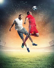Deurstickers Voetbal twee voetballers die de bal slaan