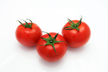 沖縄県産の新鮮なトマト