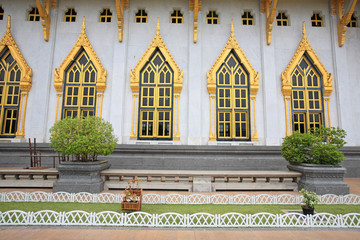 Obraz premium Windows and wall of wat Sothon in Chachoengsao