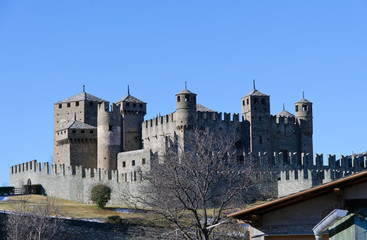 Fototapeta premium Il castello di Fenis visto da Fenis - (Aosta)