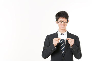 カードを持った男性