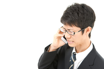 iPhoneで話す男性　トラブル