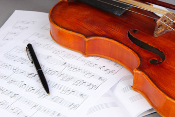 Fototapeta premium Classical violin on notes