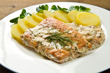 salmon fillet with potatoes