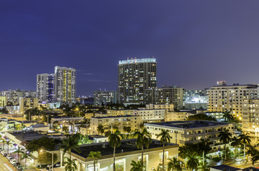 Naklejka premium Miami south beach night street view