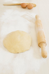 Dough and utensils to work