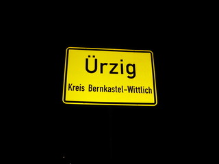 Fototapeta premium 99081023 Ortsschild Ürzig