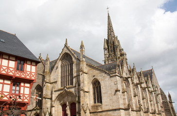Basilique notre dame du roncier et la place notre dame