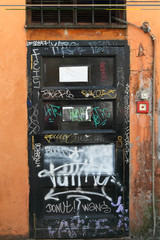 Fototapeta na wymiar Graffiti Doors in Rome