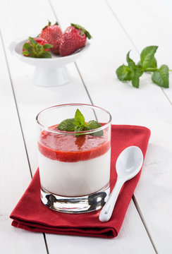 Panna cotta con fragole