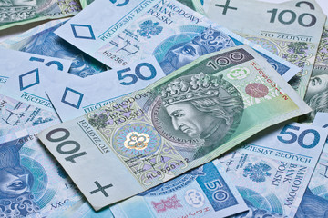 Fototapeta na wymiar Polskie pieniądze, monety, banknoty, close-up samodzielnie na białym tle
