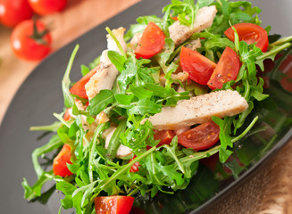 grilled fillet of chicken and a salad of arugula and tomato