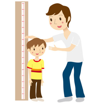 身長測定をする親子