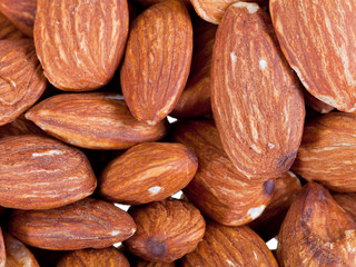 many almond nuts