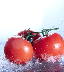 Cercles muraux Éclaboussures deau tomate fraîche