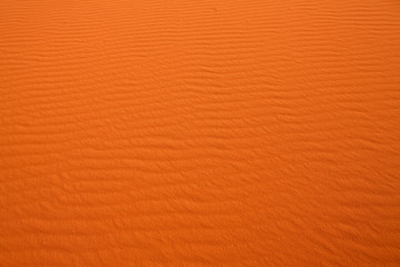 Naklejka premium Wavy sand pattern in desert
