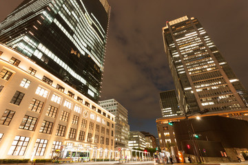 Obraz premium 丸の内の夜景とJPタワー