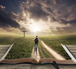 Fototapeten Mann geht auf Bibel © Kevin Carden