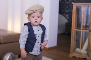 Kleiner Junge mit Mütze