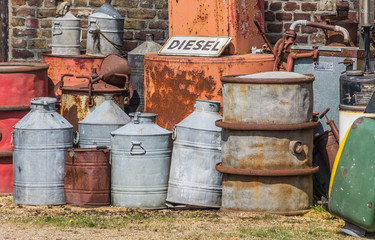 Obraz premium Oil barrels and gas pump