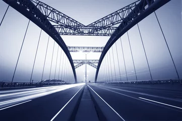 Foto op Plexiglas de nacht van de moderne brug © hxdyl