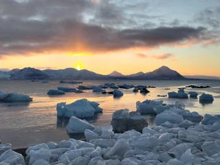 Poster Sonnenuntergang in der Arktis - Svalbard, Spitzbergen © Incredible Arctic