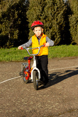 Fototapeta na wymiar Adorable young boy posing with his bicycle