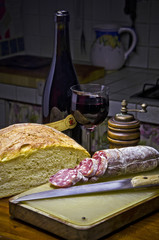 Salami, red wine and bread (salame,vino rosso e pane)