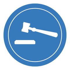 Marteau de juge dans un panneau