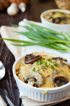 mushrooms with bechamel sauce grated cheese under, casserole