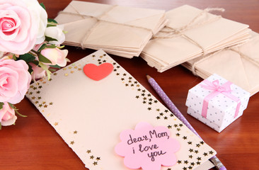 Writing letter of congratulations to mother's Day