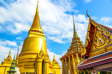 Fototapeta premium Golden stupa in Wat Phra Kaew temple, Bangkok, Thailand.