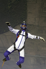 Naklejka premium Sportsman skydiver in free style.