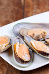 vertical picture of mussels