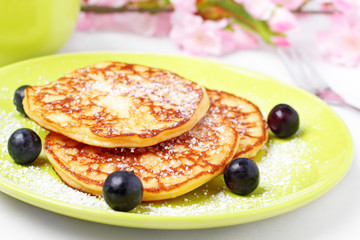 sugared pancakes - Pfannkuchen mit Puderzucker