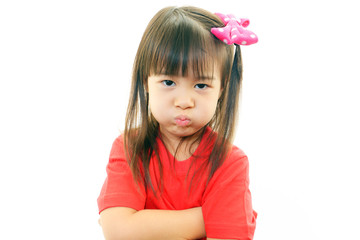 不満な表情の女の子