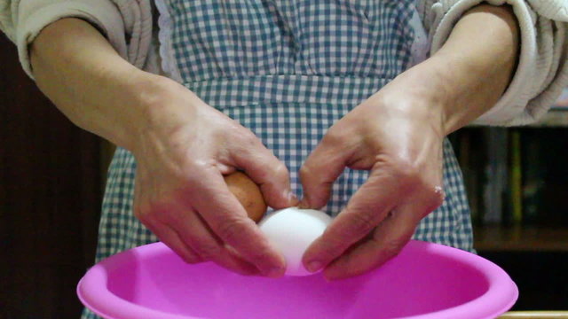 Breaking Eggs Slow Motion